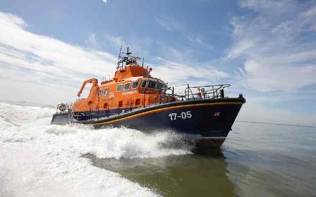 UK lifeboat 001